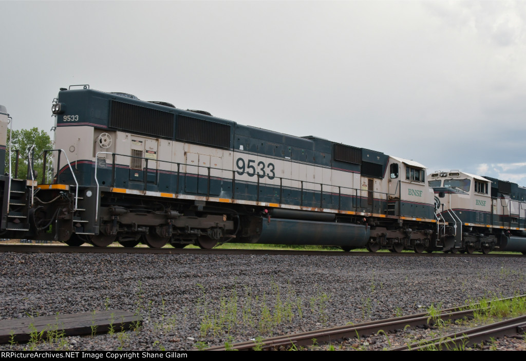 BNSF 9533 Roster shot.